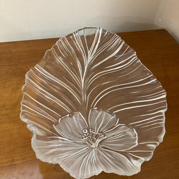 Miksas Hibiscus Serving Platter Leaf Shape - Picture 4 of 4